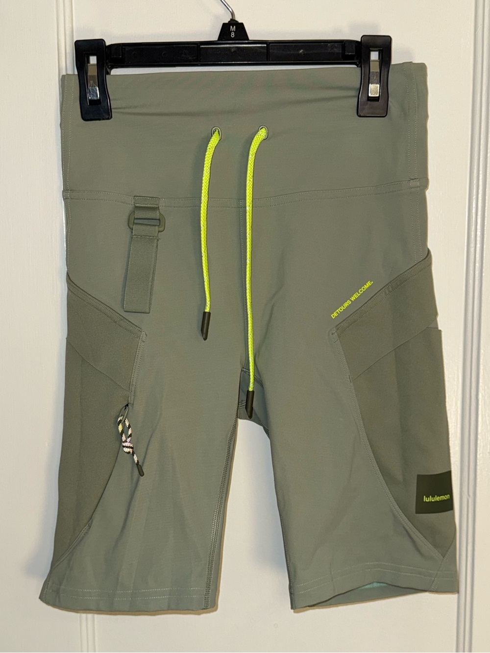 Lululemon Cargo Super-High-Rise Hiking Short 8" in Laurel Green Size 4